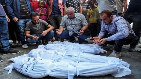 الدفاع المدني بغزة: وفاة 9 فلسطينيين وإصابة 14 وفقدان العشرات في انهيار مبنى يؤوى نازحين بمدينة غزة