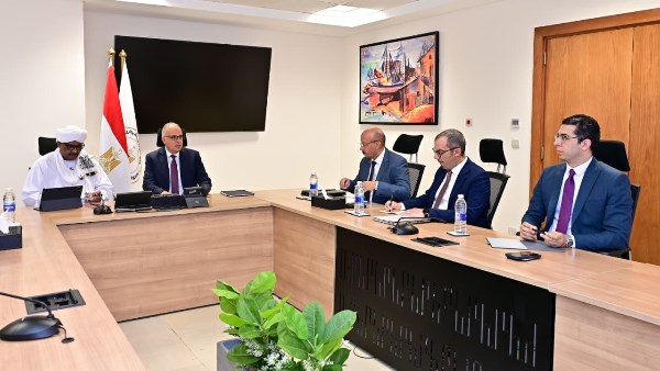 وزير الري يبحث مع نظيره السوداني دفع برامج التعاون التنموي بين البلدين