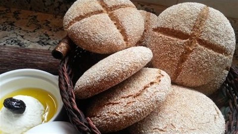 طريقة عمل خبز الشعير في المنزل، وصفة صحية ومذاق شهي