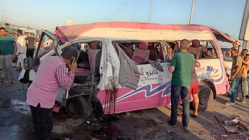 استعجال التقرير المروري لحادث إصابة 17 طالبا في انقلاب أتوبيس بطريق السويس