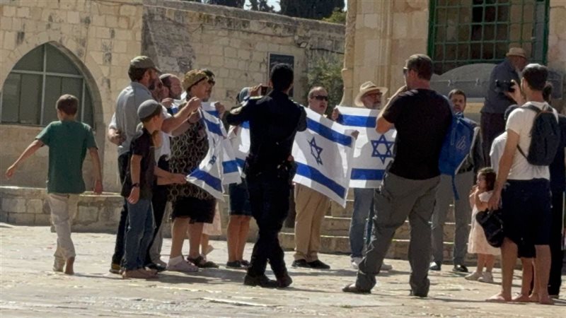 900 مستوطن يقتحمون المسجد الأقصى ويؤدون حلقات رقص وغناء