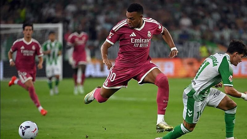 الكشف عن حكم مباراة ريال مدريد وإنتر ميلان في دوري أبطال أوروبا