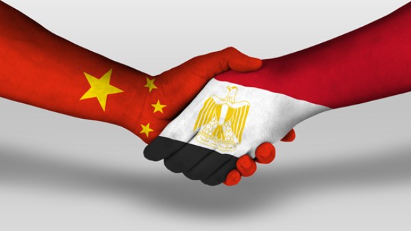 مصر والصين.. 70 عامًا من العلاقات تفتح الباب أمام شراكة اقتصادية جديدة.. خبير يكشف المكاسب