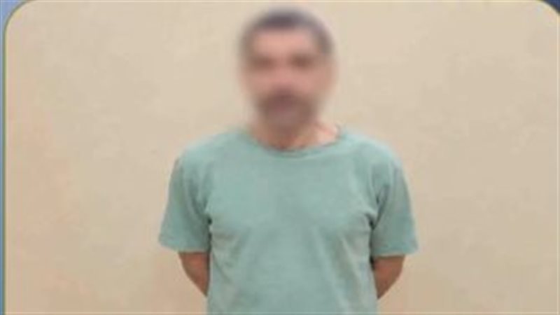 مختل عقليا يثير الرعب بين الأهالي في البحيرة بسلاح أبيض والشرطة تتدخل