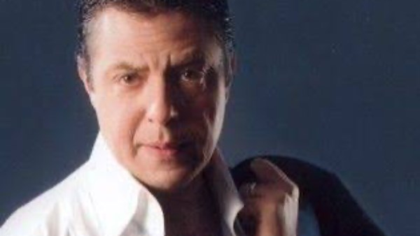 طارق الشناوي يوجه رسالة لـ أشرف زكي بعد عودة هشام عبدالحميد إلى مصر
