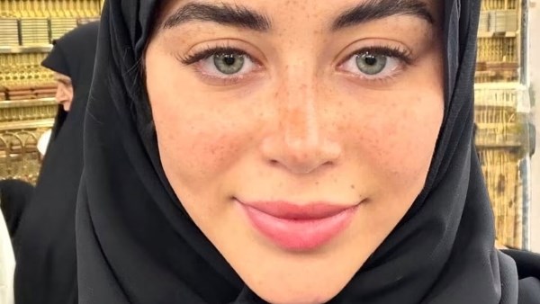 يارا السكري تؤدي مناسك العمرة وتشارك جمهورها لحظات روحانية من الحرم المكي