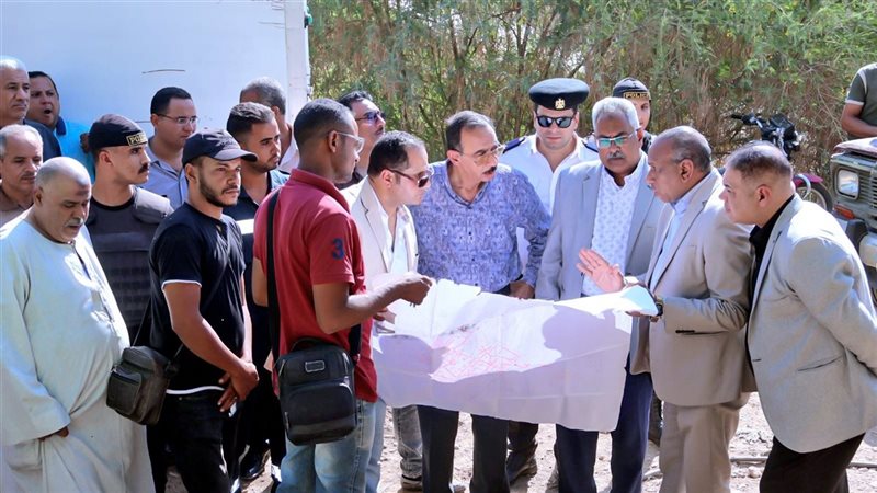 محافظ سوهاج يتفقد موقع تنفيذ وحدة تخفيض ضغط الغاز الطبيعي الثانية بساقلتة