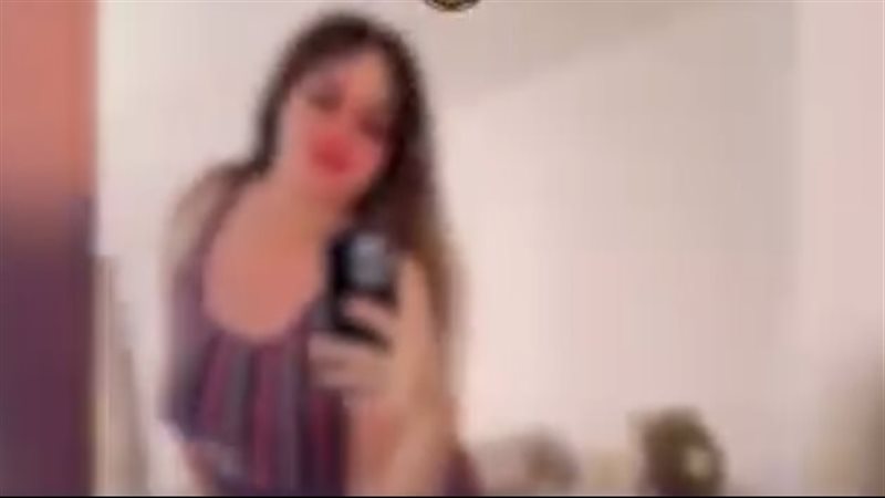 هاتفان يكشفان المستور، ضبط صانعة محتوى بالتجمع بتهمة نشر مقاطع مثيرة بهدف جذب المشاهدات
