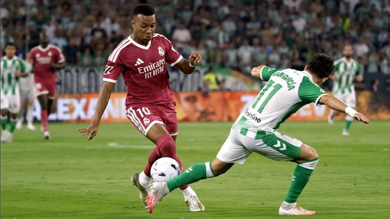 الدوري الإسباني، ريال مدريد يتقدم على إلتشي 0/2 في الشوط الأول