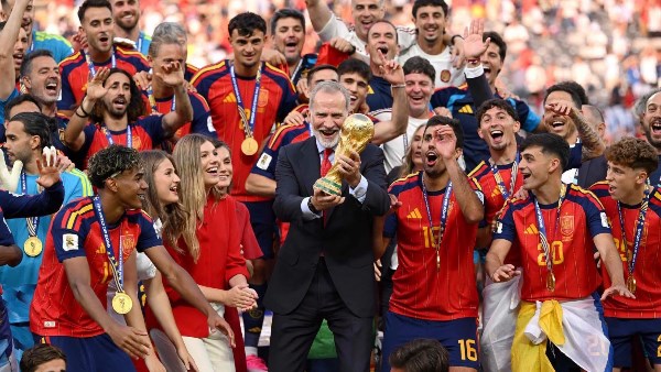 يورينتي يعلن اعتزال اللعب الدولي مع منتخب إسبانيا