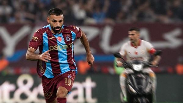 «الغندور» يحتفل بهاتريك محمد صلاح: مبروك لفخر العرب ابن مصر