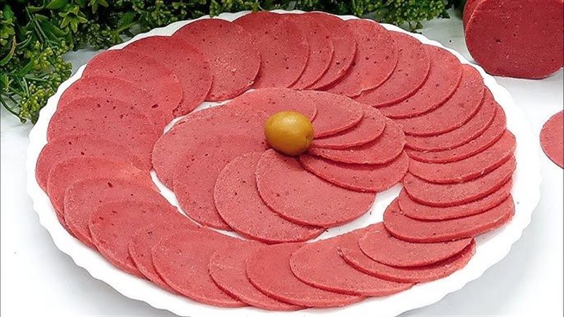 مخاطر تمنعك عن تقديم اللانشون لأطفالك
