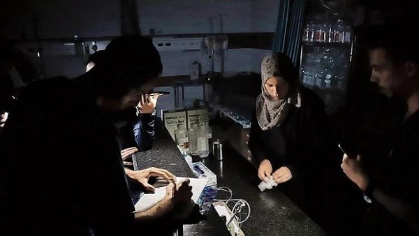 المولدات تحتضر.. نقص الزيوت وقطع الغيار يهدد الأقسام المنقذة للحياة في غزة
