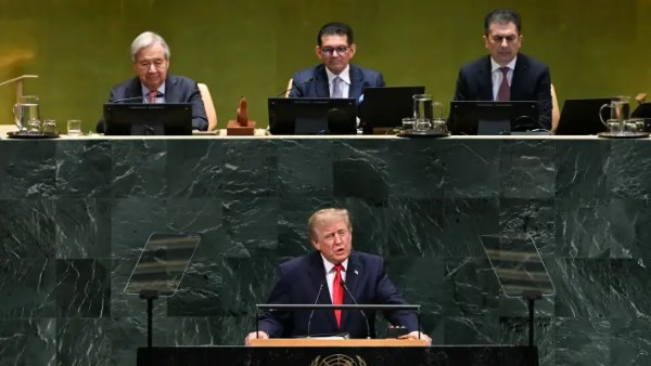 ترامب يدعو جميع الدول للانضمام في فرض العزلة الاقتصادية على إيران