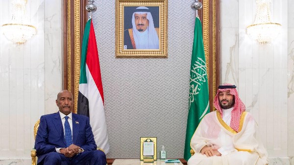 ولي العهد السعودي يجدد التزام المملكة باستقرار السودان وسلامة أراضيه