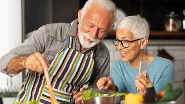 اللحوم تساعد كبار السن في الحفاظ على قوتهم البدنية.. دراسة تكشف التفاصيل