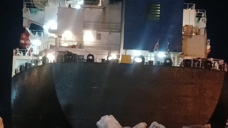 بعد انبعاث روائح نفاذة، وقف شحن مواد كيماوية والتحفظ على سفينة بميناء الدخيلة بالإسكندرية