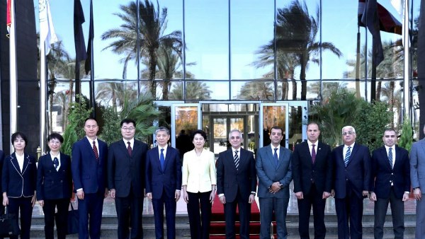 وزير العدل يبحث مع وفد صيني تعزيز التعاون في المجالات المشتركة