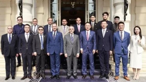 وزير العدل يتفقد التقنيات الذكية المُزمَع تطبيقها بـ مدينة العدالة بمقر شركة هواوي بالصين