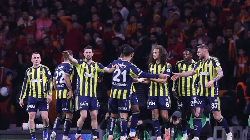 لإهانة الحكم، إيقاف لاعب فنربخشة 4 مباريات في دوري أبطال أوروبا