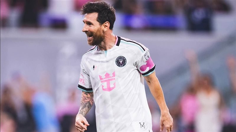 «بعض الأشياء لا تتغير»، برشلونة يتغنى بهدف ميسي في الدوري الأمريكي