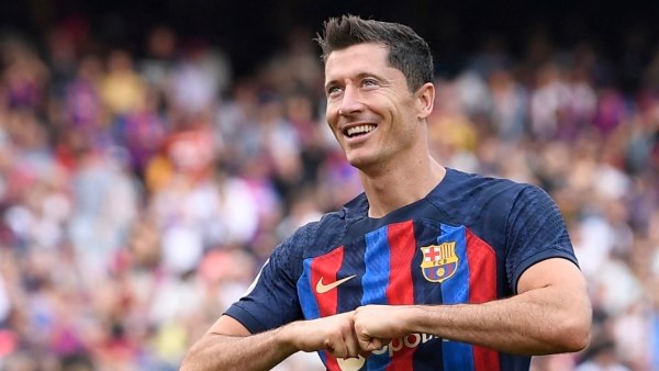 ليفاندوفسكي: لم أتخيل اللعب لنادٍ آخر في أوروبا بعد برشلونة
