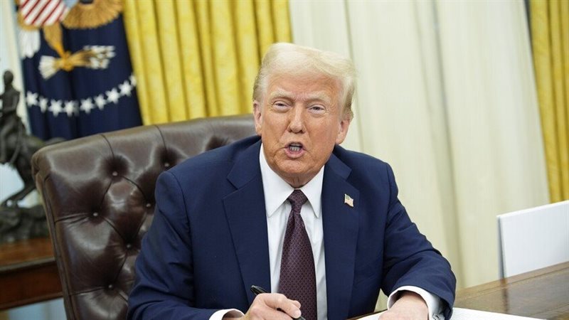 بينهم مقرب من مغني راب شهير، ترامب يصدر قرارات عفو بحق 30 شخصًا