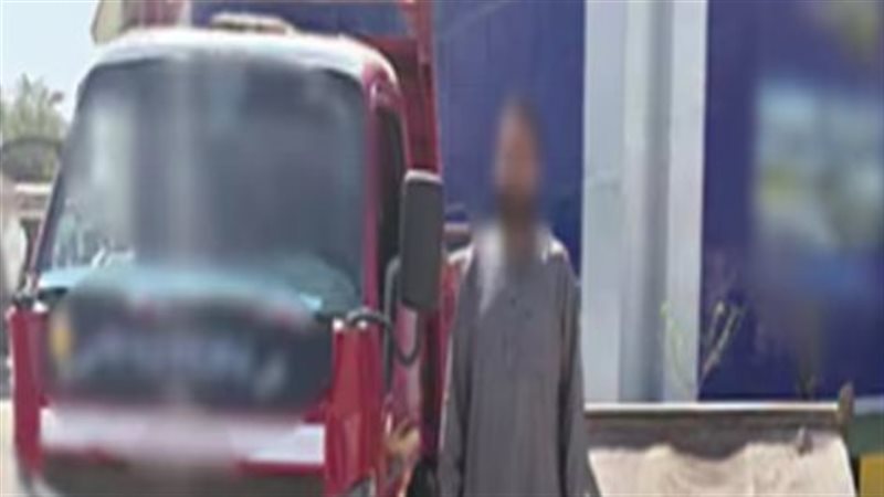 أسياخ حديد بلا تأمين ومقطورة غير متصلة، ضبط سائق عرّض المواطنين للخطر في الشرقية