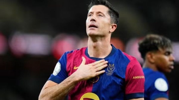 أنا دائمًا مع برشلونة.. ليفاندوفسكي: ريال مدريد أصبح أقوى مع مورينيو