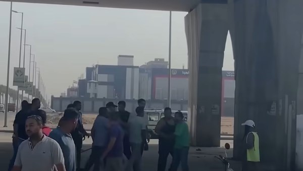 فيديو يثير الجدل.. لحظة التعدي على عمال نظافة بمنطقة 800 فدان في أكتوبر الجديدة