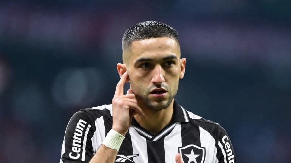 حكيم زياش يصل البرازيل تمهيدًا للانضمام إلى بوتافوجو