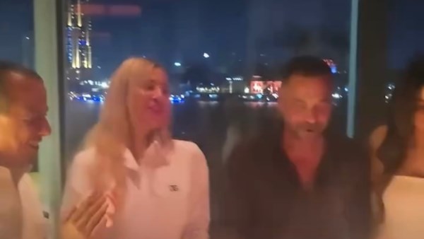بحضور زوجته نيكول .. طارق العريان يحتفل بعيد ميلاده وسط أصدقائه