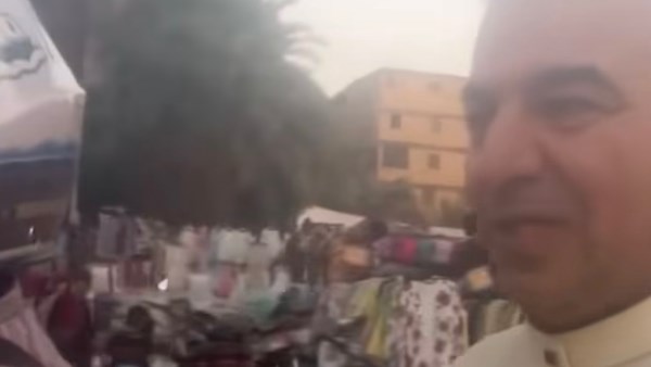 أنقذ الموقف .. الشيخ محمد يحيى الشرقاوي يستعين بشاب بدراجة نارية للوصول إلى الجامع الأزهر