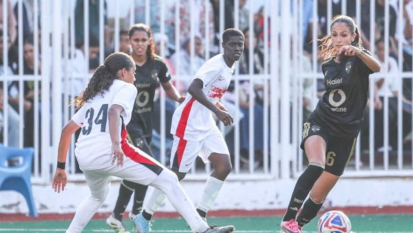 مدير الكرة النسائية يكشف تفاصيل معاناة لاعبات الزمالك مع السكن والطعام