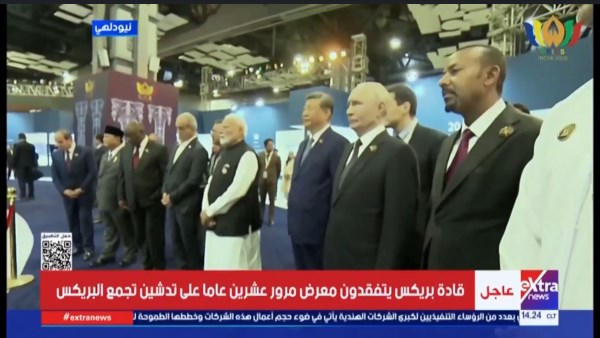 الرئيس السيسي يتفقد معرضًا بمناسبة مرور 20 عامًا على تدشين تجمع بريكس