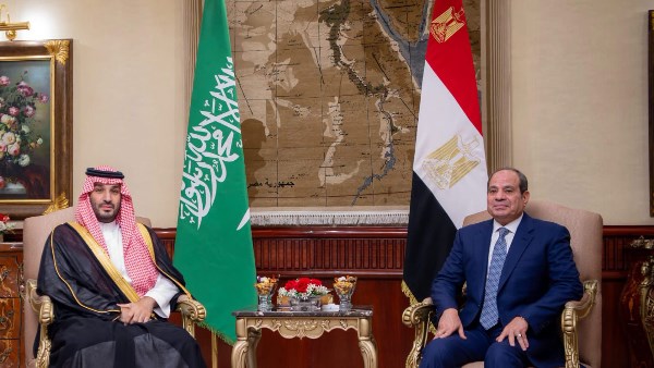 الرئيس السيسي ومحمد بن سلمان يؤكدان قوة العلاقات المصرية السعودية وحرصهما على تعزيز التعاون