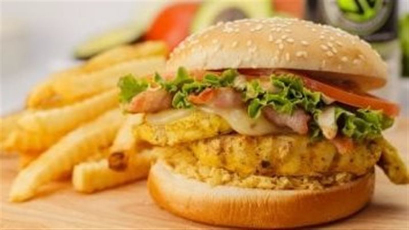 طريقة عمل برجر الفراخ فى المنزل لضمان سلامة أسرتك