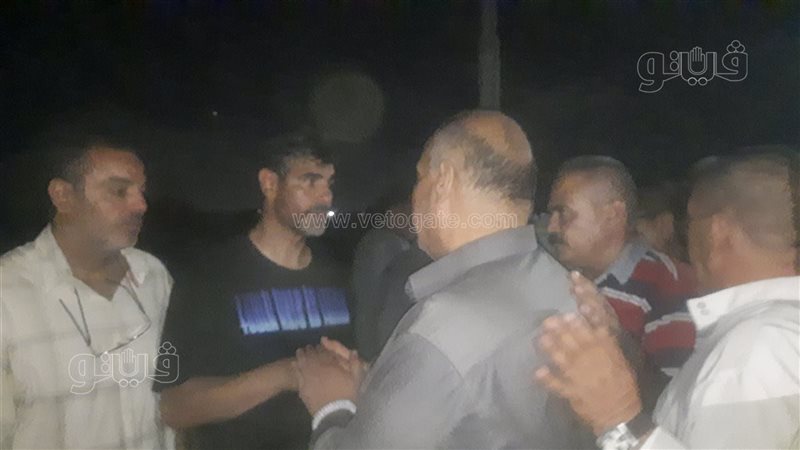وداع مؤثر، انهيار كابتن محمد صبحي في جنازة والدته في التل الكبير (صور)