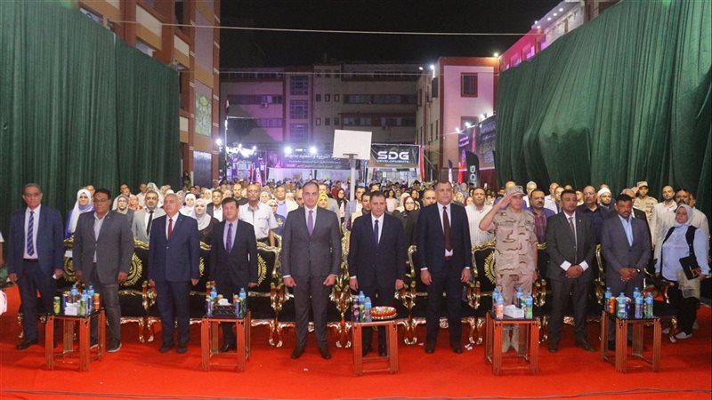 محافظ دمياط يفتتح معرض “مدرستي عنواني” ويكرم الطلاب المتفوقين والمتميزين (صور)