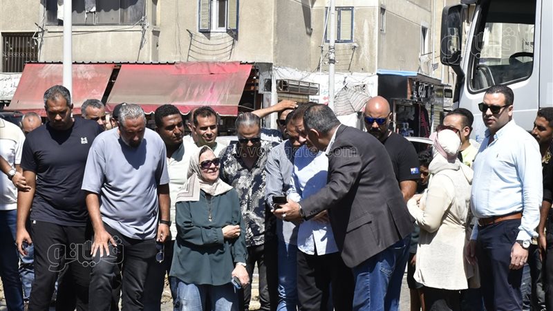 محافظ بورسعيد يتابع ميدانيًا إصلاح كسر خط طرد محطة الضواحي الجديدة (صور)
