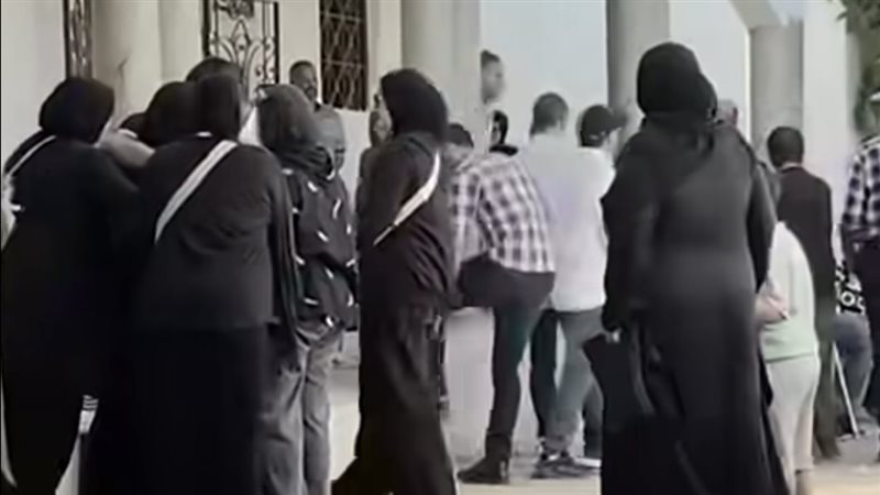 انهيار أسرة تلميذ الدقهلية المتوفى خلال الفسحة أثناء تشييع جثمانه (صور)