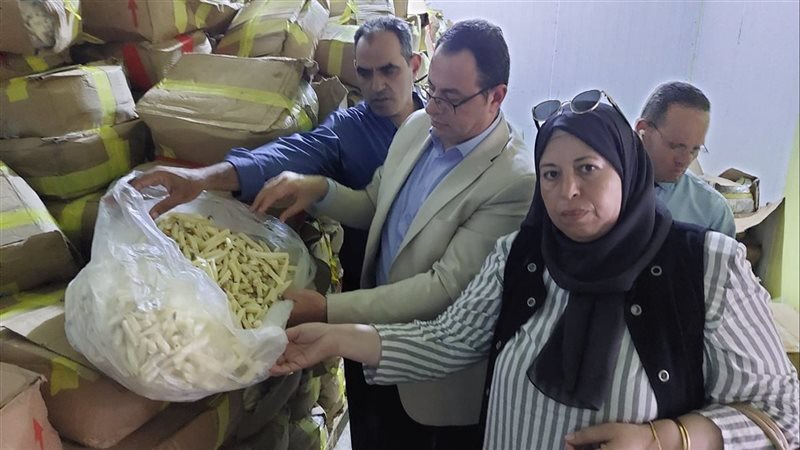 ضبط 7.5 طن بطاطس و9 أطنان لانشون مجهولة المصدر وبن مغشوش بالجيزة