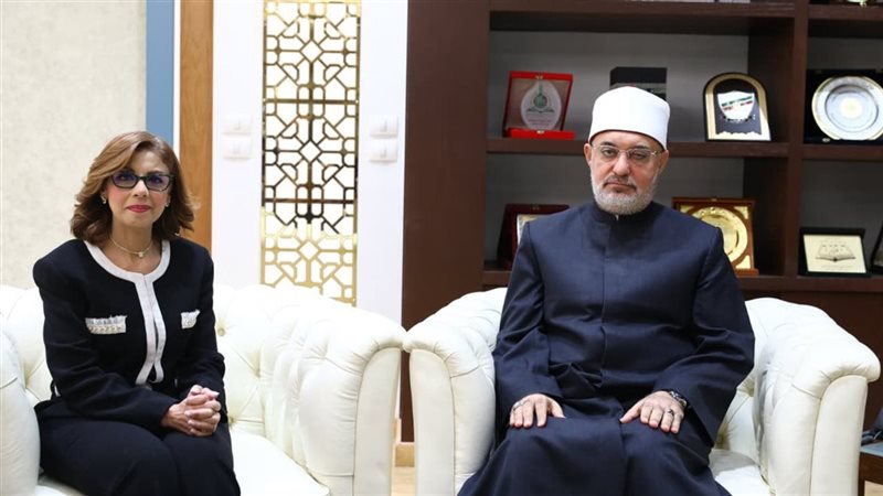 قبيل تولي مهامها، مفتي الجمهورية يلتقي سفيرة مصر بسنغافورة لبحث التعاون المشترك