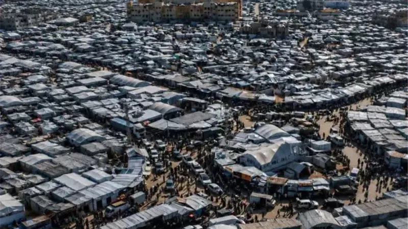 خرق متواصل لوقف إطلاق النار في غزة، الاحتلال يصعد القصف وتهجير الفلسطينيين قسريا يتحول إلى ورقة انتخابية