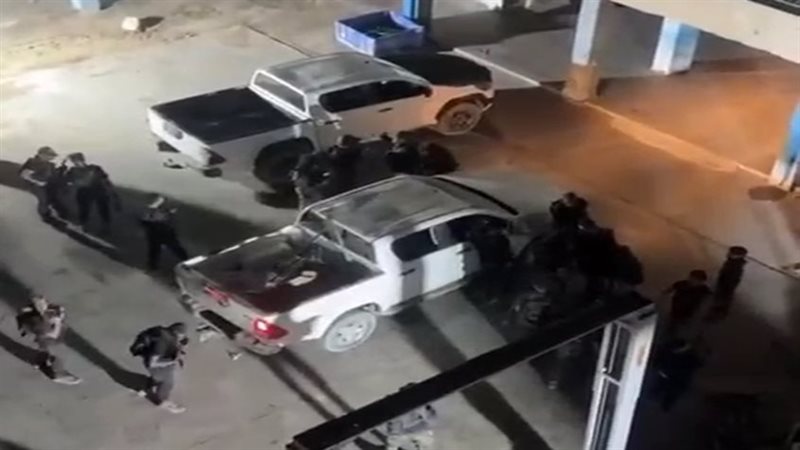 اشتباكات بين مقاومين فلسطينيين وعناصر مسلحة يدعمها جيش الاحتلال قرب الخط الأصفر (فيديو)