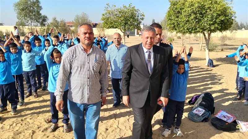 مدير تعليم البحيرة يواصل جولاته الميدانية، ويتفقد عددًا من مدارس وادي النطرون