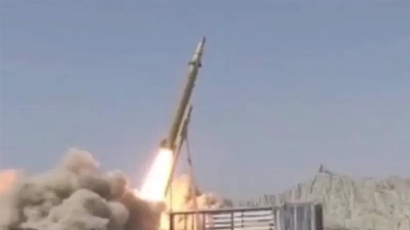 نيويورك بوست: إيران استخدمت صاروخا “كهرو بصريا” جديدا لأول مرة في مهاجمة سفن أمريكية
