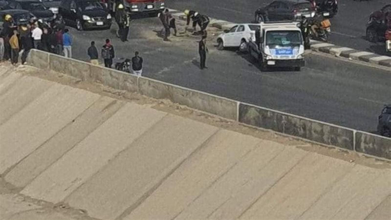 مسلسل حوادث محور حسب الله الكفراوي مستمر، انقلاب سيارة أعلى وصلة الامتداد وسط تكدس مروري