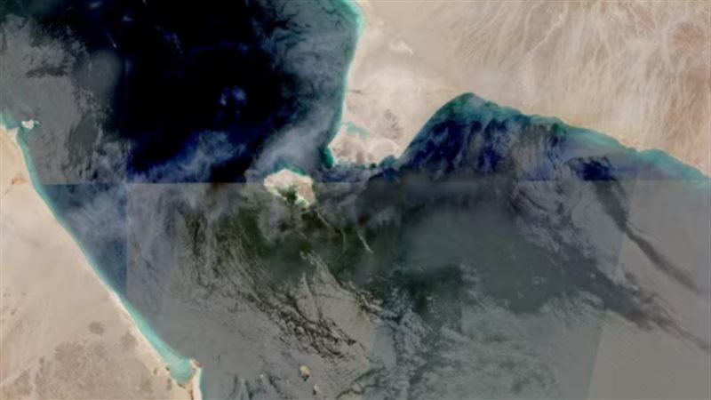 ماذا يعني إغلاق مضيق باب المندب بالنسبة للاقتصاد العالمي؟ انخفاض حاد في تدفقات النفط الخام من مراكز التصدير المطلة على البحر الأحمر.. وتأثيرات مباشرة على شاحنات النقل والجرارات والقطارات