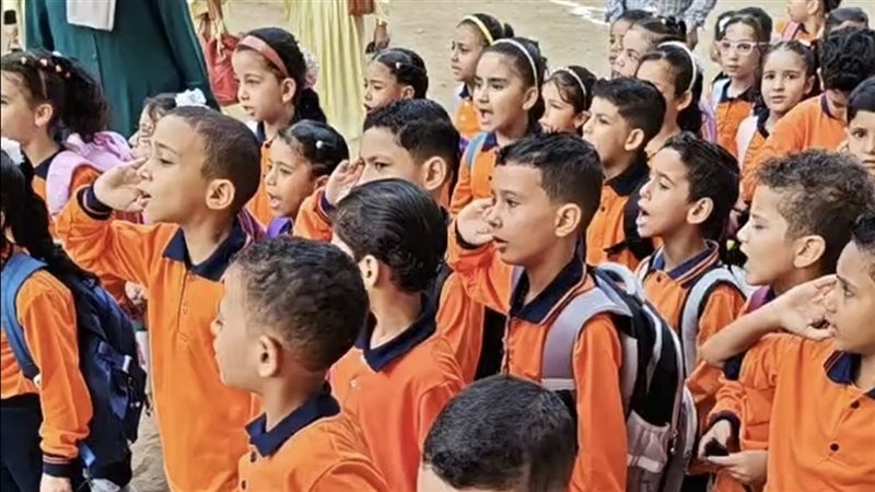 كأنهم في عيد، فرحة وانتظام بتوافد طلاب الغربية في أول أيام العام الدراسي الجديد (فيديو)